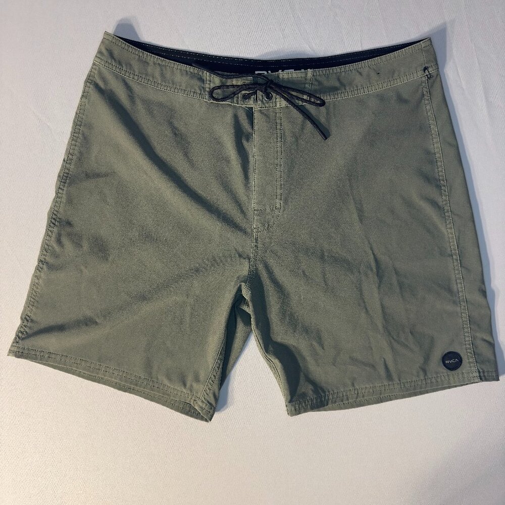RVCA Pigment Boardshorts 18 inches, Men Size 36 Color Code GNB0 Summer Swimwear